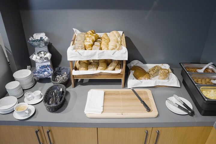 Breakfast/Coffee Service 19 of 24