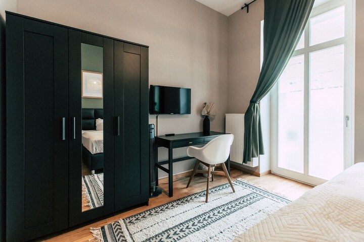 Room 145 of 289