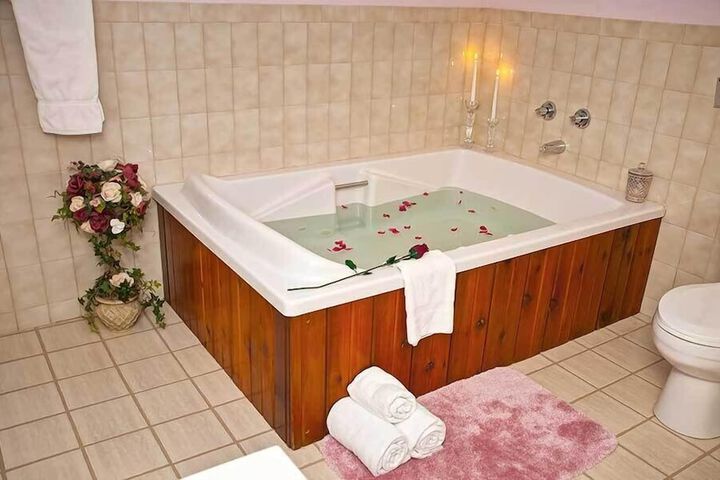 Hot Tub 13 of 15