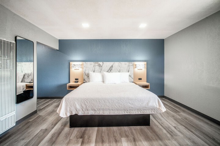 Room 11 of 46