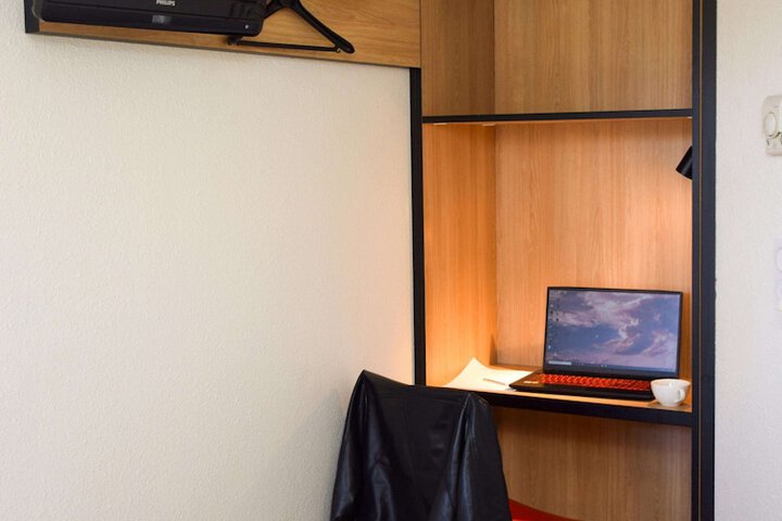 Room 13 of 29