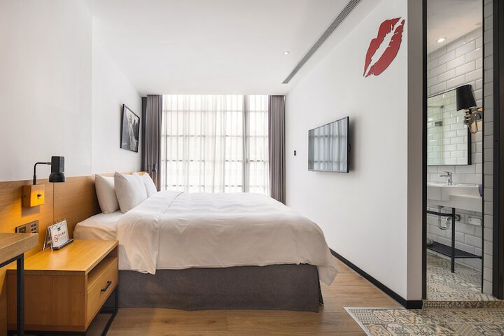 Room 54 of 151