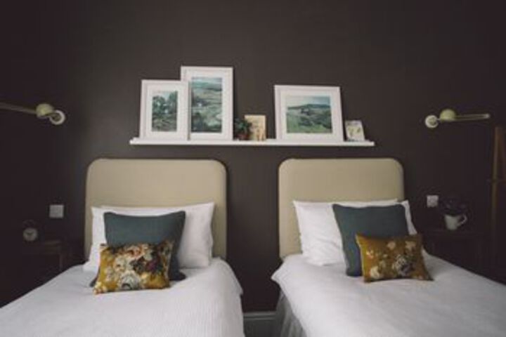 Room 33 of 64
