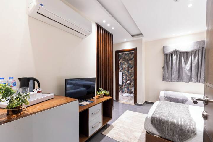 Room 12 of 103