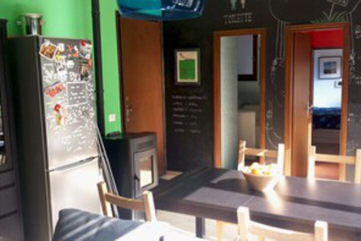Room 8 of 12