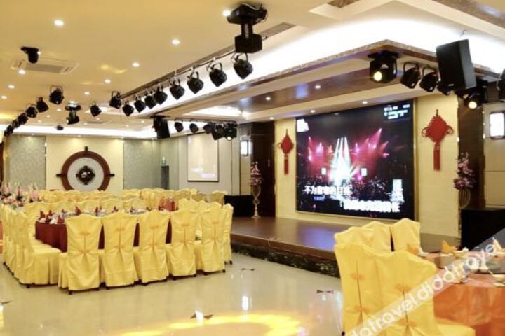 Room 3 of 44