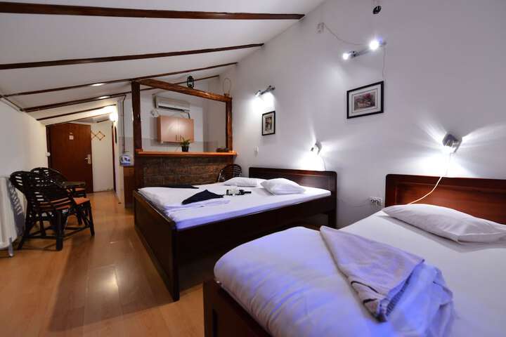 Room 9 of 68