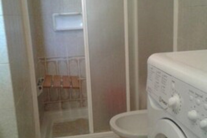Room 2 of 25