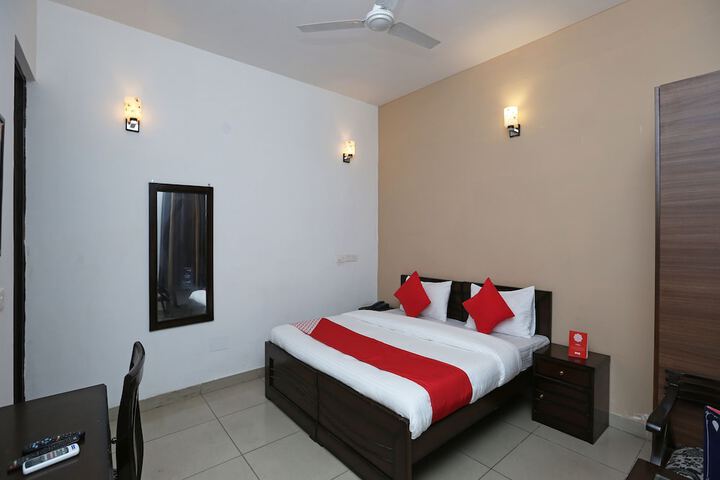 Room 7 of 14