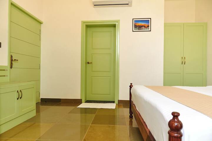 Room 9 of 22