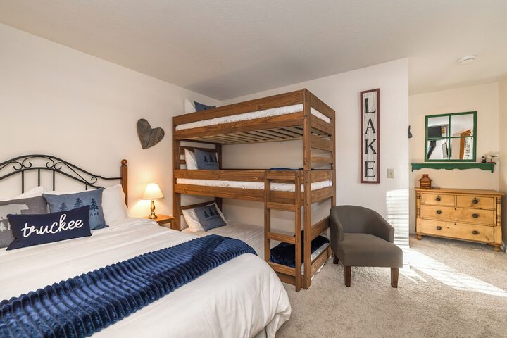 Deluxe Studio Suite Multiple Beds Refrigerator, Microwave Ground Floor (6 of 11)