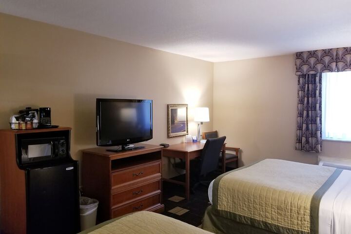 2 Queen Beds (1 of 5)