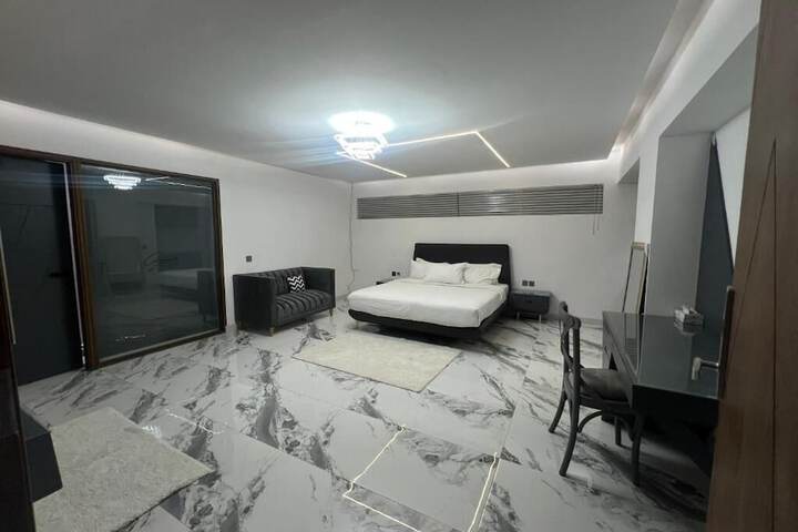 Room 6 of 49