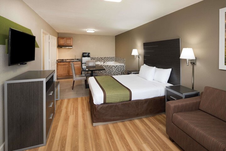 1 King Bed (16 of 17)