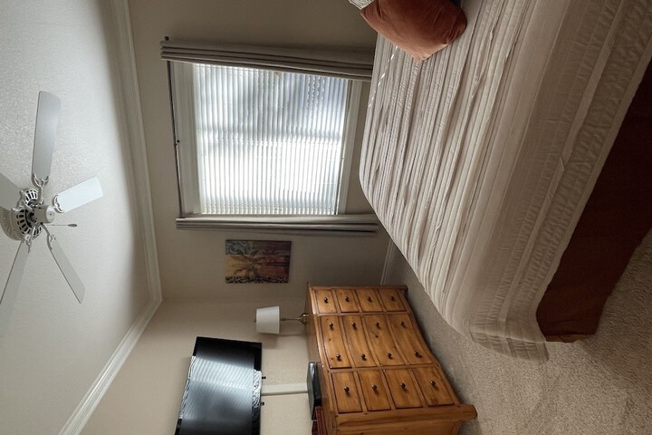 Room 9 of 34
