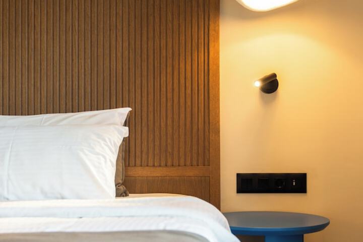 Room 34 of 103