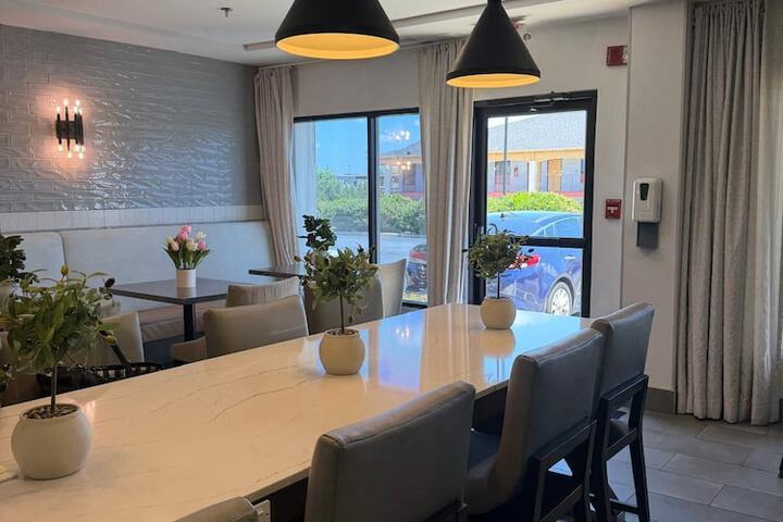 Breakfast area
