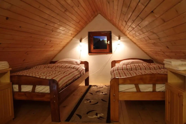 Room 4 of 13