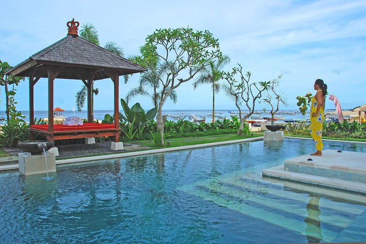 Hotel with Pool