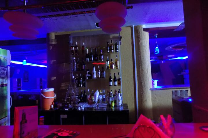 Lounge 52 of 70
