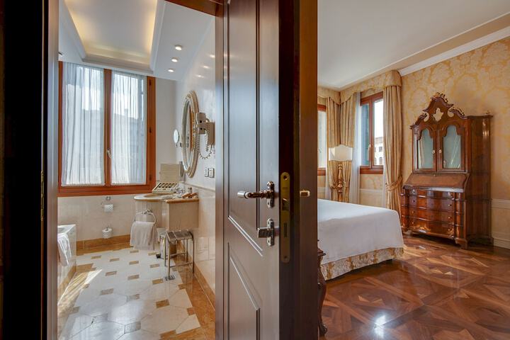 Room 40 of 107