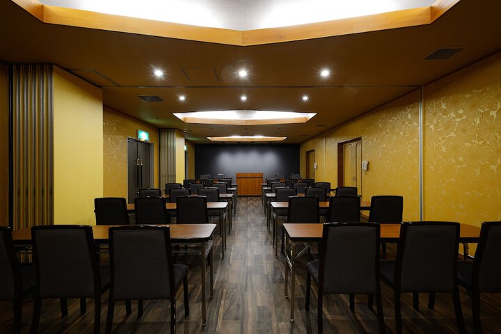Ballroom/Hall 27 of 33