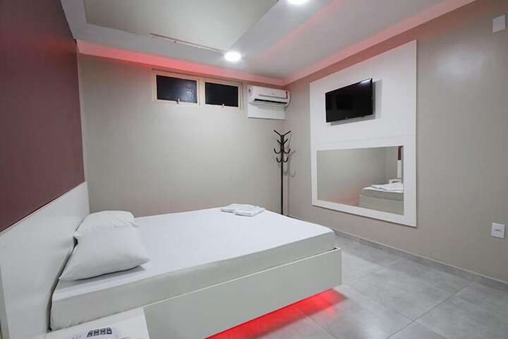 Room 6 of 33