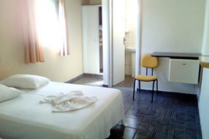 Room 11 of 34