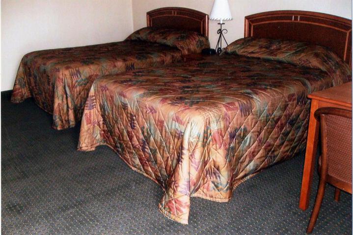 2 Double Beds (8 of 8)