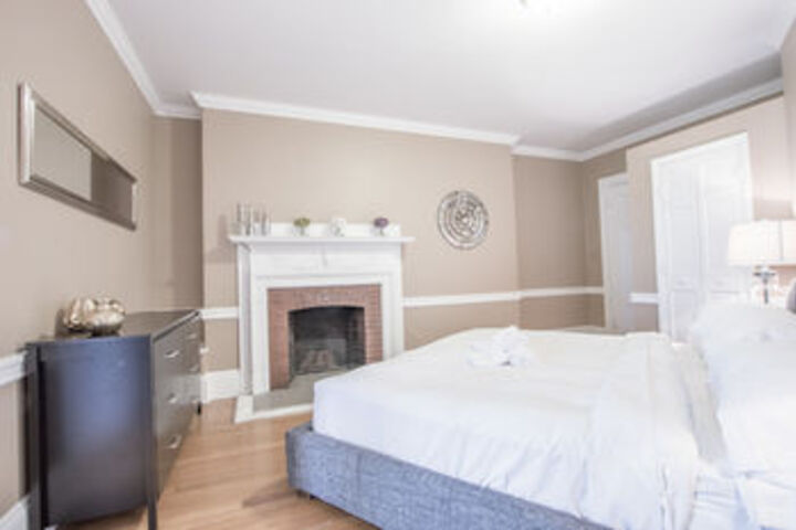 Room 4 of 12