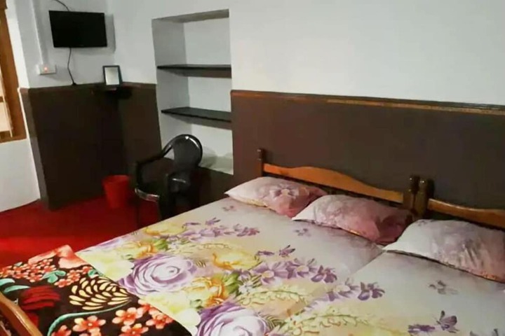 Room 6 of 11