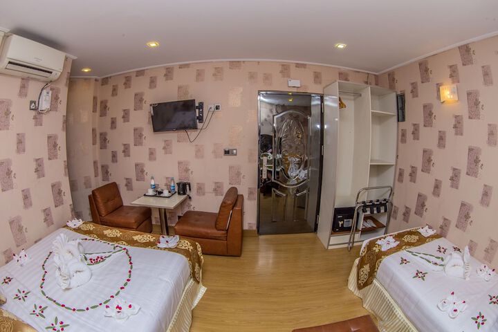 Room 13 of 40