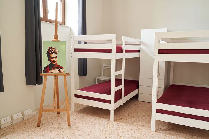 Room 7 of 12