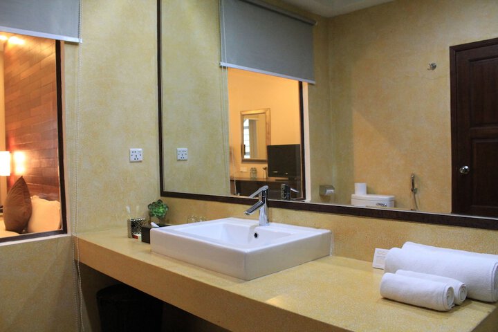 Room 16 of 36