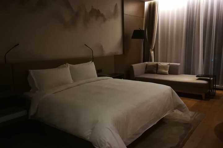 Room 8 of 42