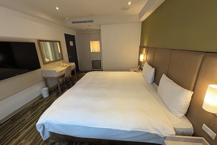Room 17 of 74