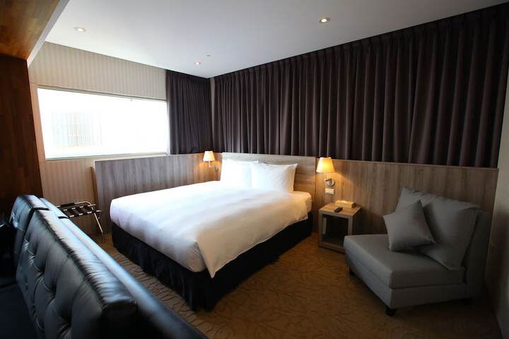 Room 15 of 53