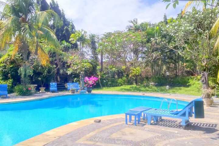 Hotel Pool