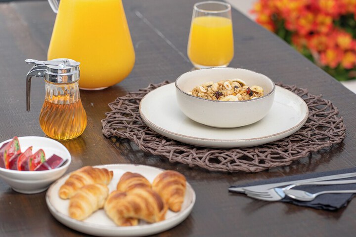 Breakfast/Coffee Service 32 of 37