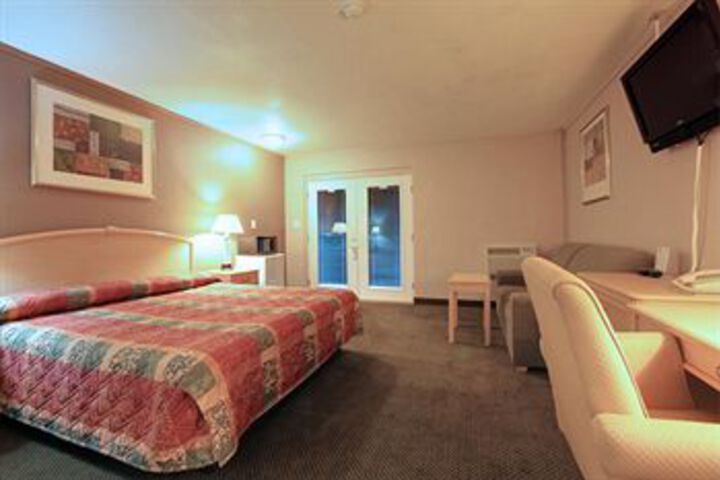 Room 5 of 10