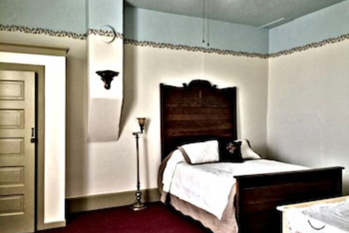 Room 28 of 135