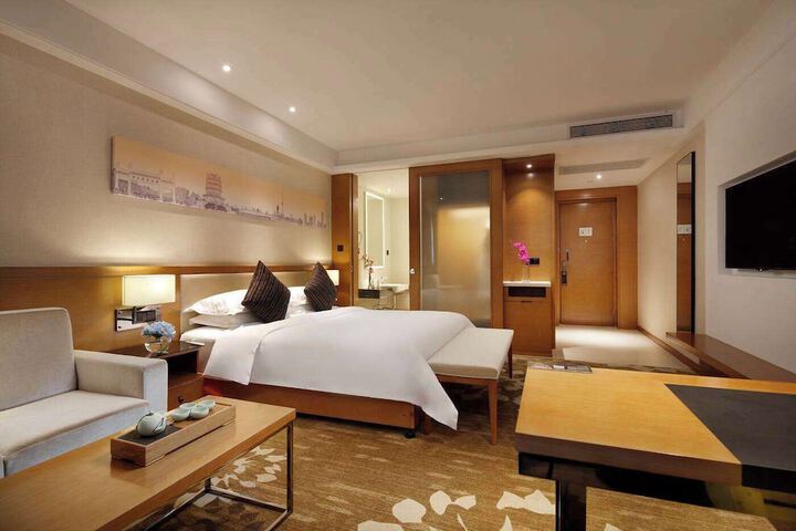 Room 27 of 43