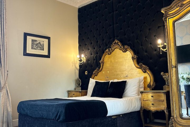 Room 44 of 171