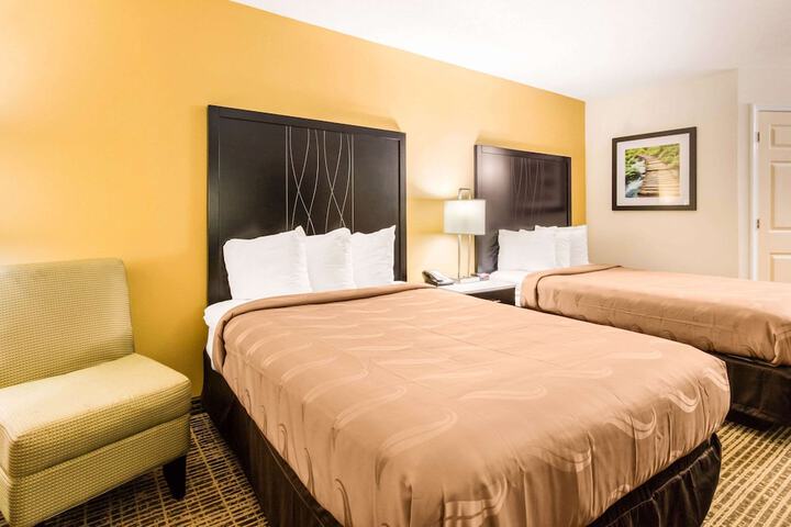2 Double Beds (10 of 10)