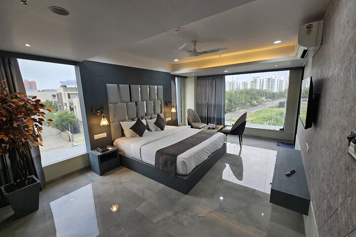 Room 6 of 7