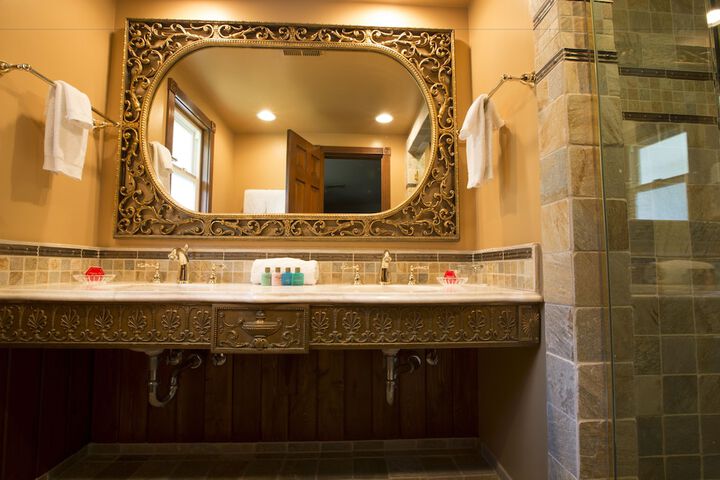 Bathroom sink