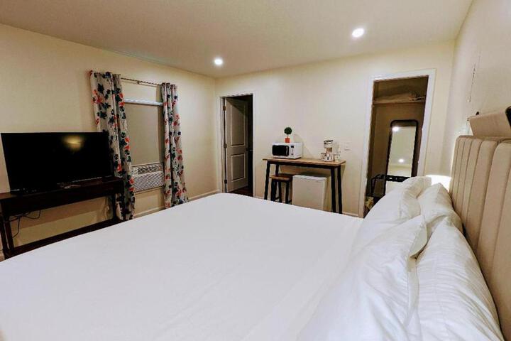 Standard Room, King or Two Doubles (1 of 9)