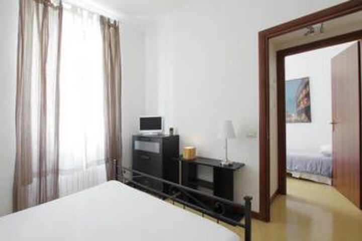 Room 9 of 16