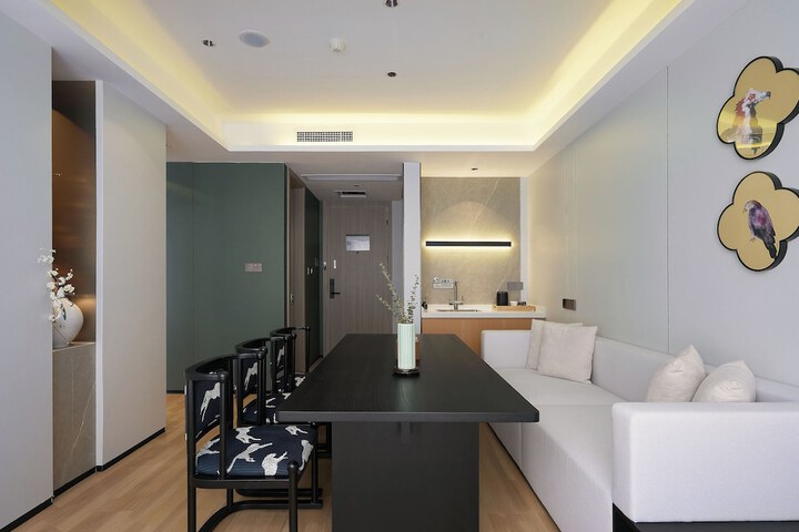 Room 14 of 96