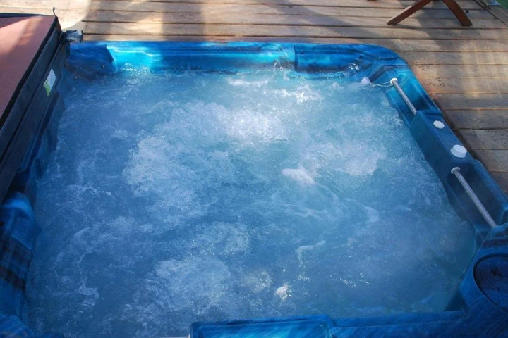 Pool 6 of 10